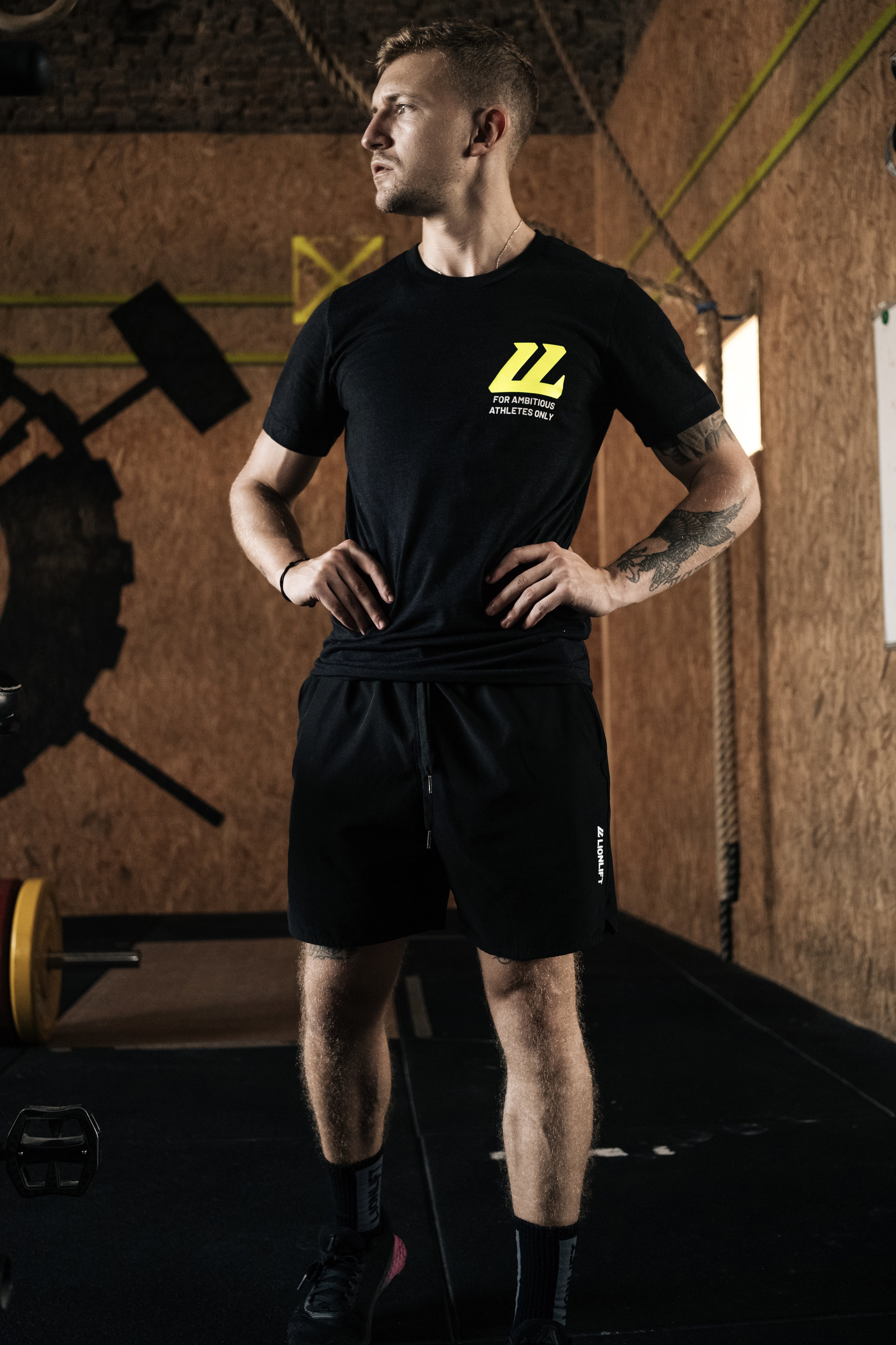 T-SHIRT "LION NEON" HOMME