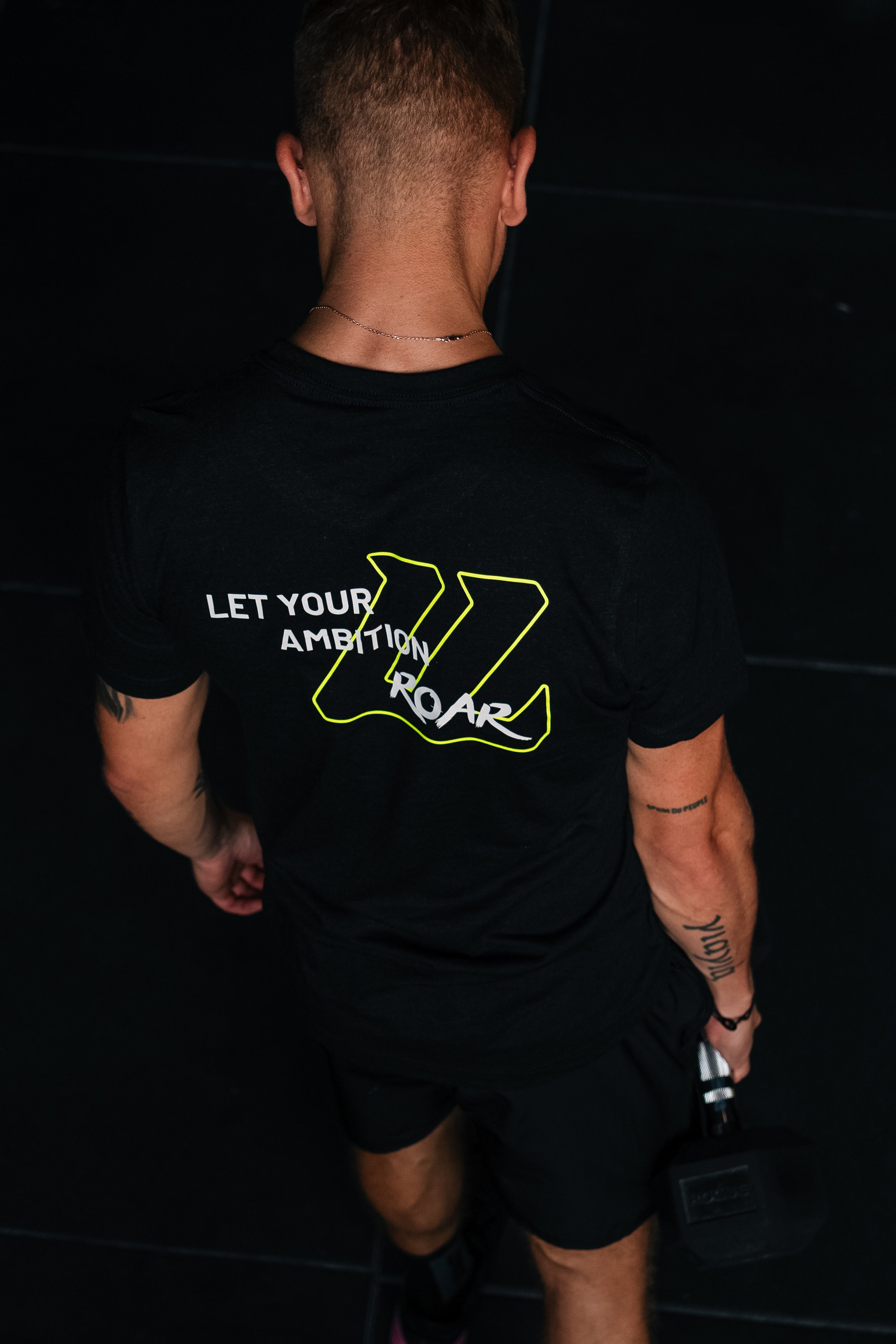 T-SHIRT "LION NEON" HOMME