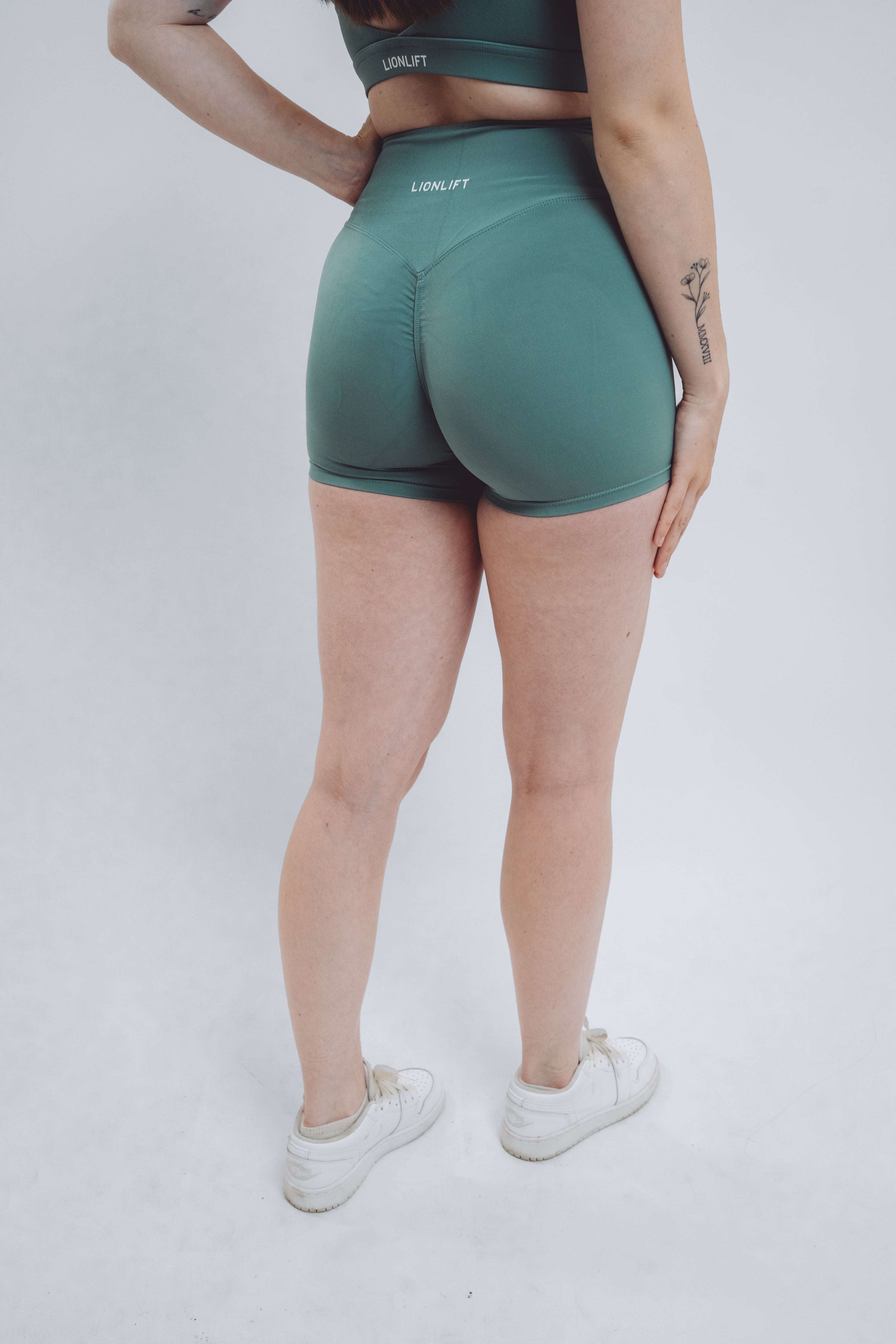 BOOTY SHORT CURVYBACK "MINT"