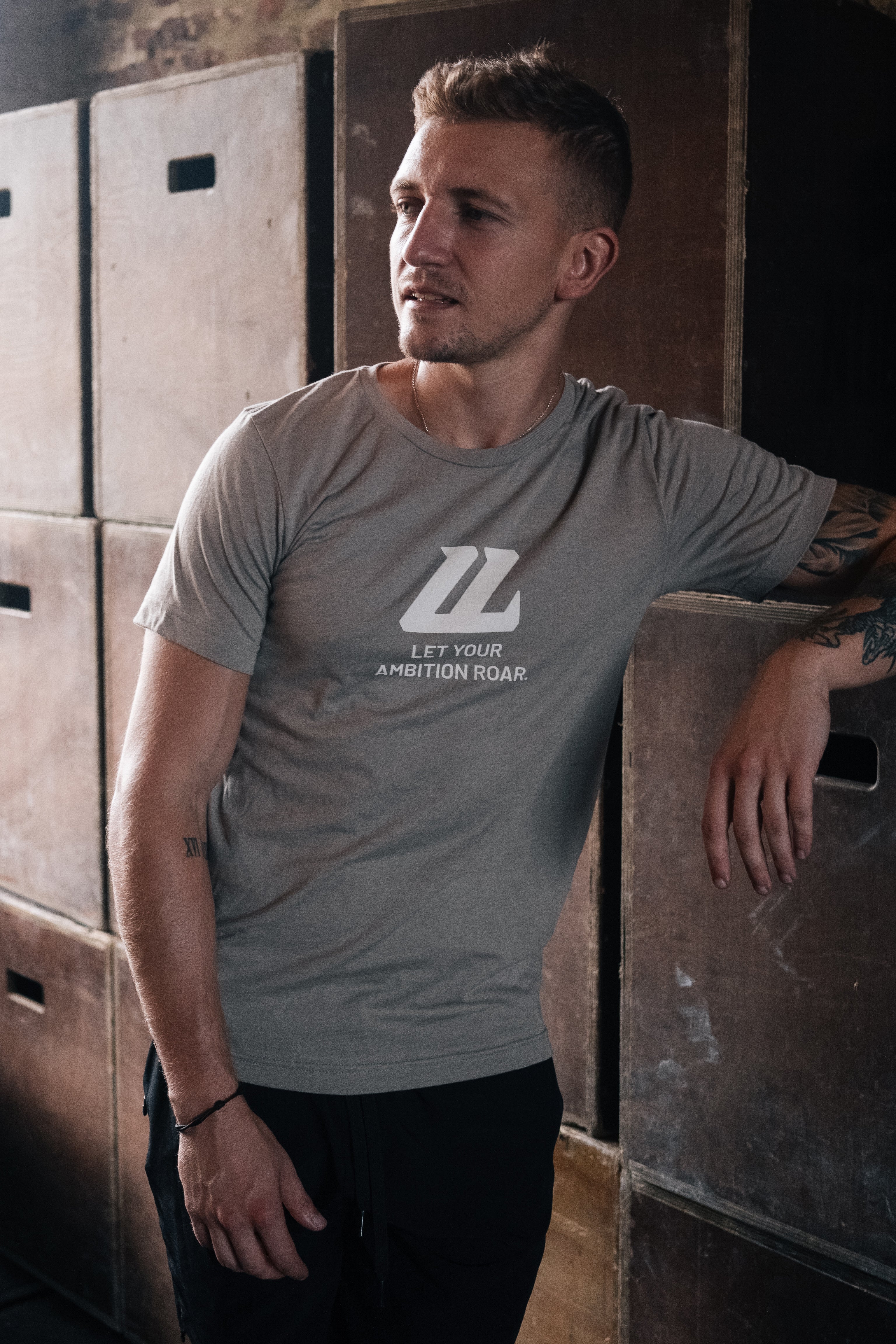 T-SHIRT "AMBITIOUS" STONE HOMME