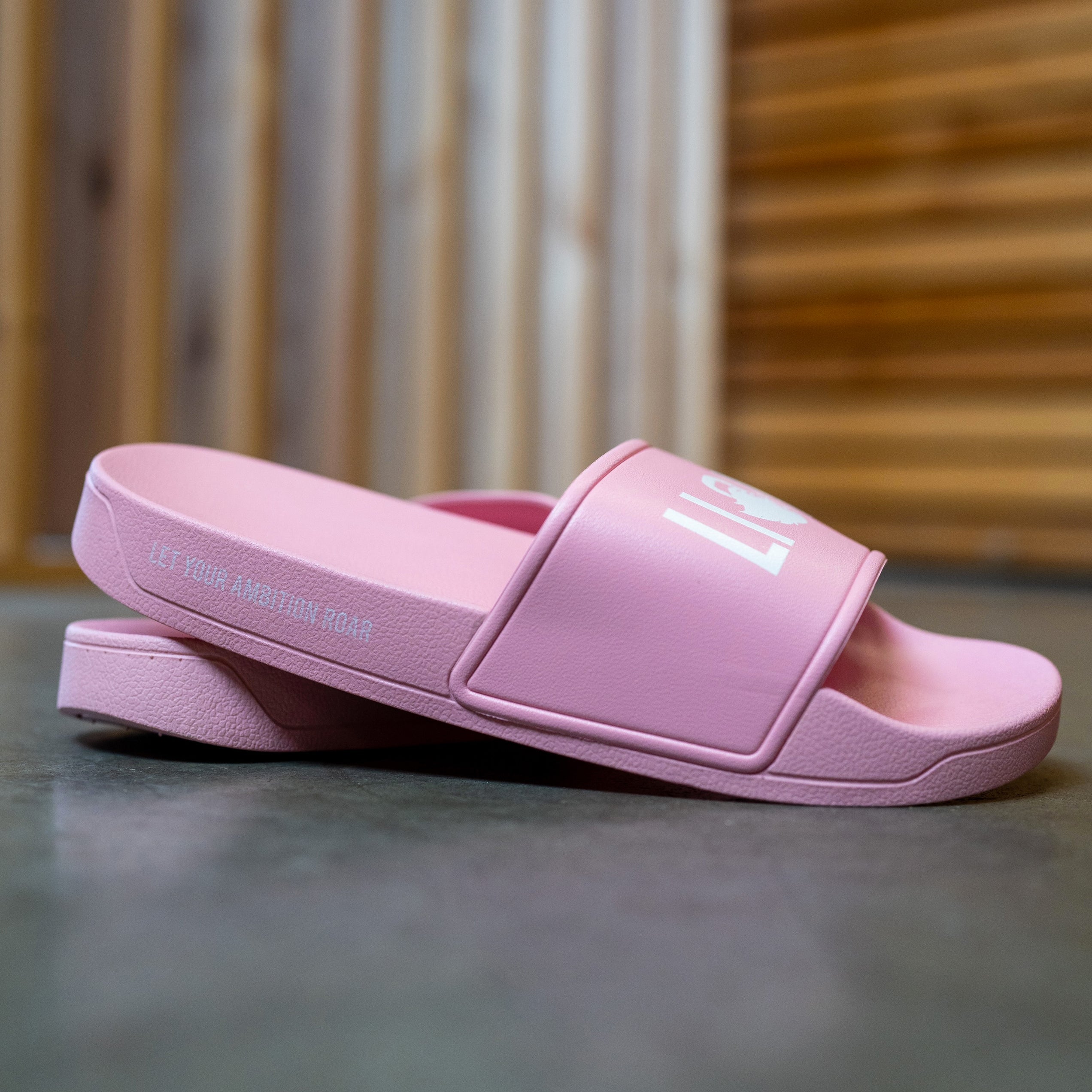 SLIPPERS "LIGHT PINK" LION UNISEX